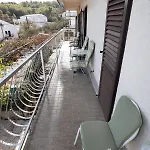 Apartmán 8 *