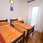 8 * Trogir