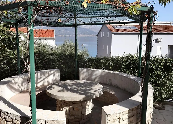 8 דירה
