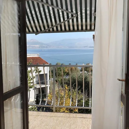 8 アパート トロギール