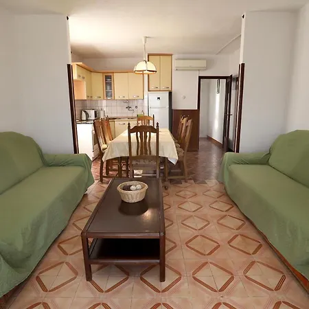 Karaga Apartment *