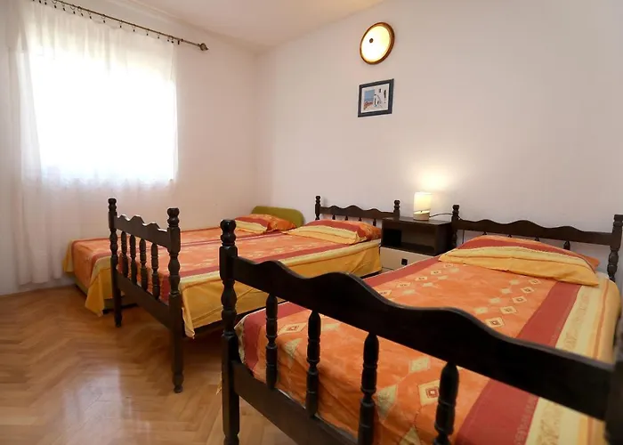 Apartman 8 *