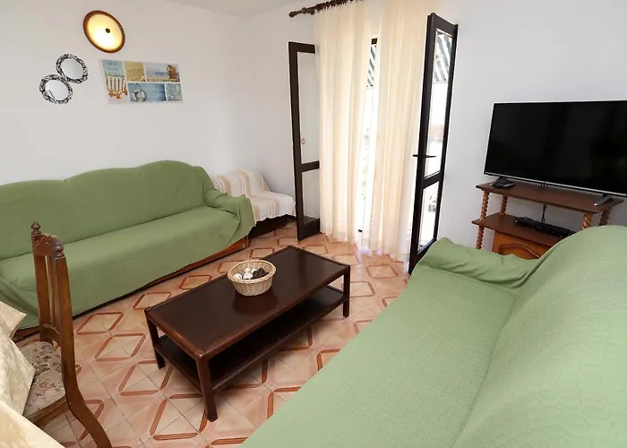 8 Apartman *
