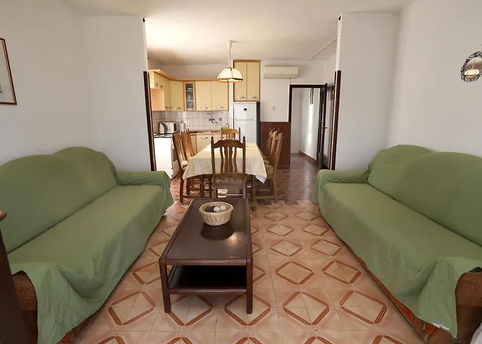 8 Apartman *