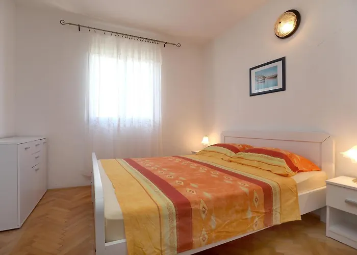 8 Trogir