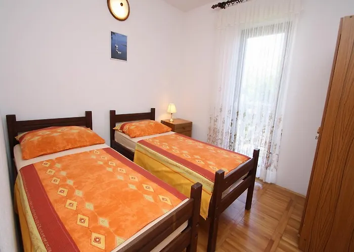 8 * Trogir